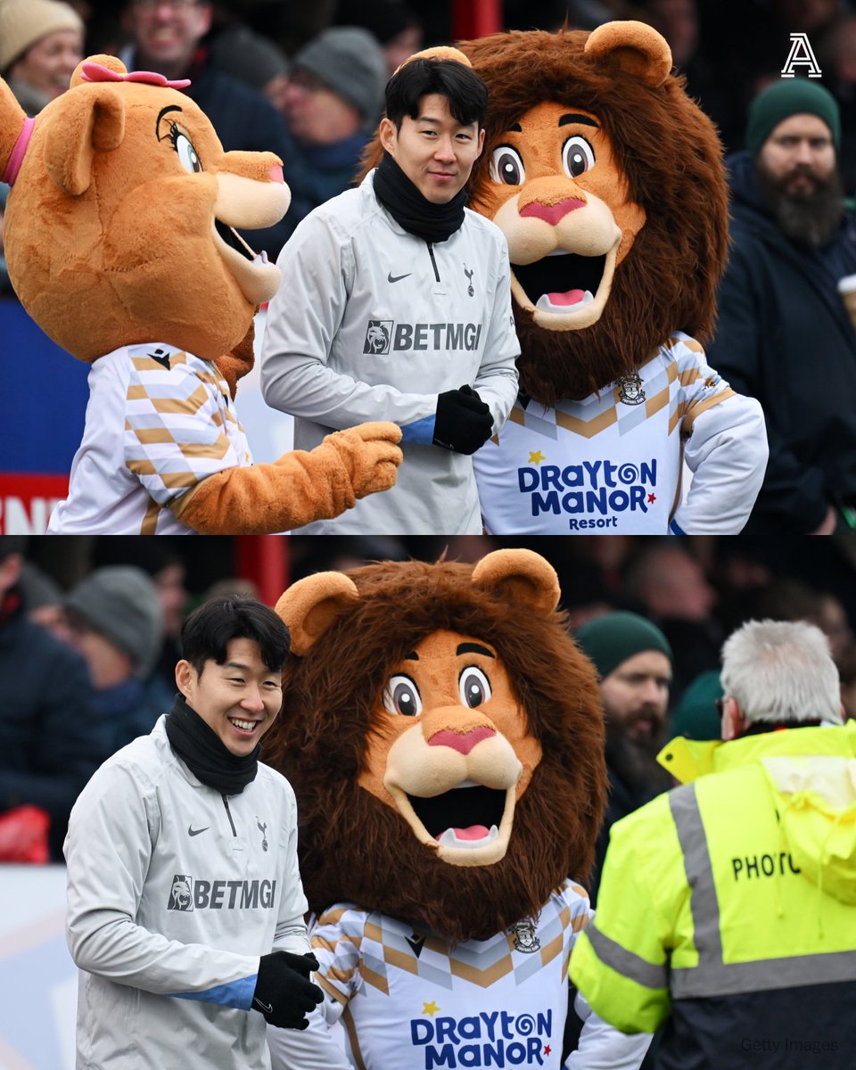 TheAthleticFC's tweet photo. Son Heung-min acquaints himself with the Tamworth mascots...

#THFC | #FACup https://t.co/rNxJmOb5SK