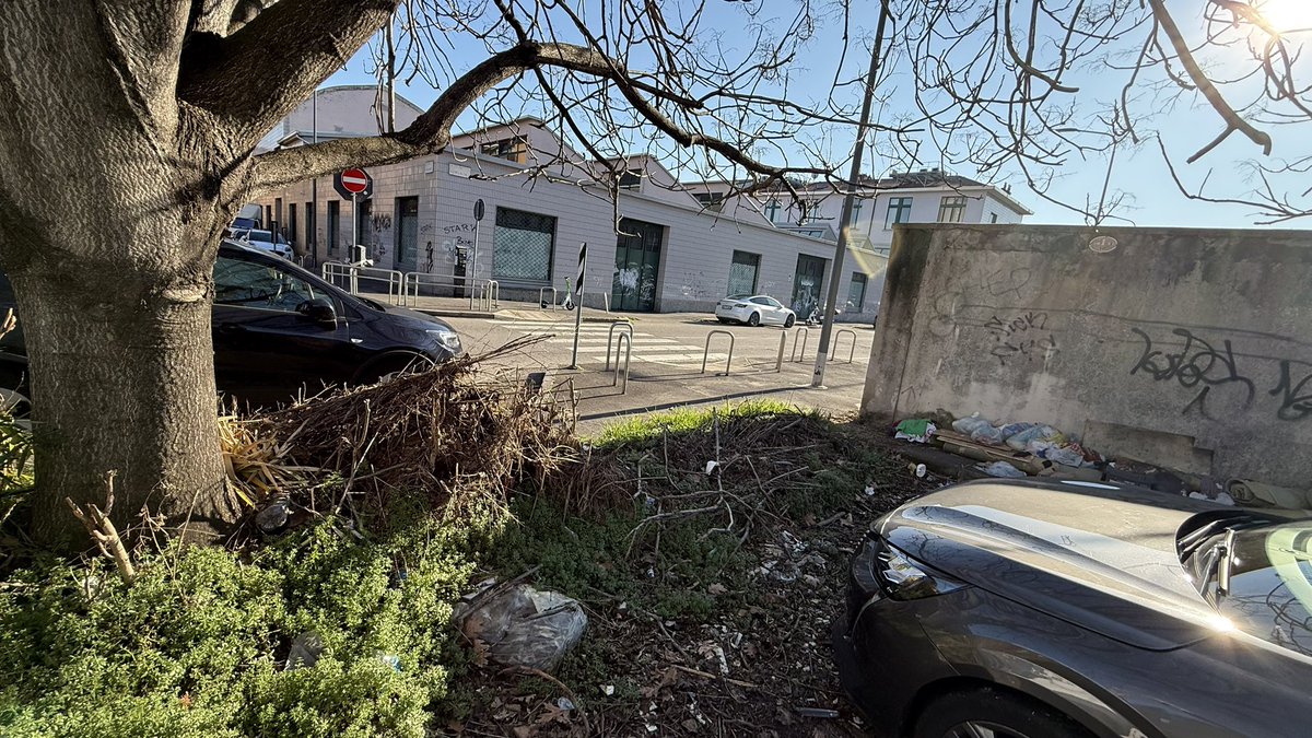 arpworks's tweet photo. @amsa_spa facciamo qualcosa nel parcheggio all’altezza di via Frigia 25 a Milano?? https://t.co/cB1n2A2kxt