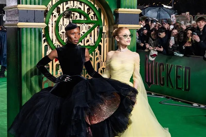 WhatsOnStage's tweet photo. Ariana Grande reveals details for new Wicked number and hopes for stage show changes https://t.co/K6wHSnchTA https://t.co/37P31bwdTl