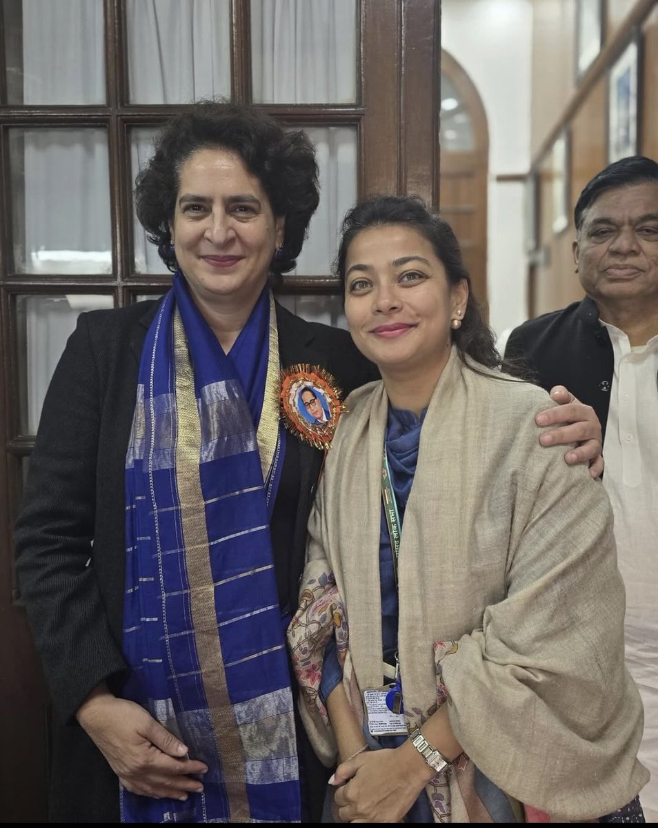 ImPranitiShinde's tweet photo. अखिल भारतीय काँग्रेस कमिटीच्या राष्ट्रीय सरचिटणीस, खासदार श्रीमती प्रियांका गांधी जी यांना वाढदिवसानिमित्त हार्दिक शुभेच्छा.🎂💐🎉 #HappyBirthdayWishes https://t.co/vYNmyuVoKS