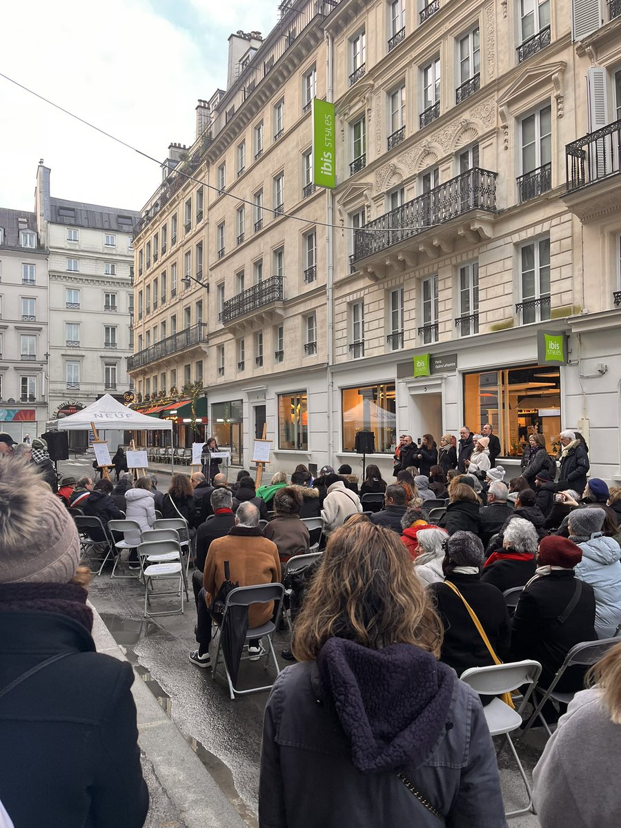 Chbelleville20's tweet image. #ruedetrevise 6ans pas d’hidalgo mais son ministre des affaires étrangères en escale à Paris