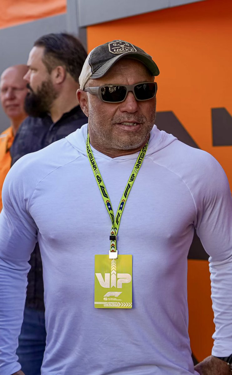 Would you support Joe Rogan having President Trump break the internet on his podcast again ?

YES or NO ?