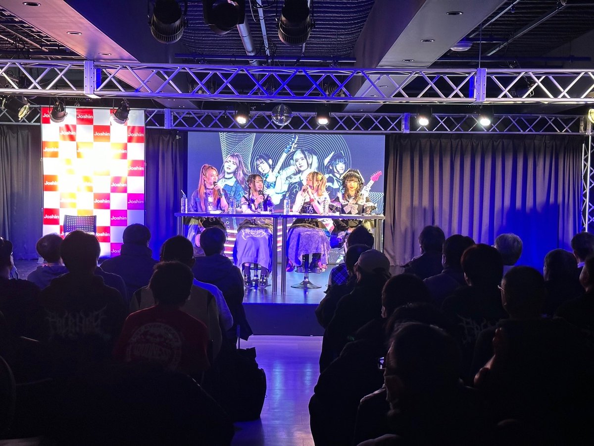 大阪・Joshin 日本橋店 7F イベントホールにて開催された、PaleNeØの
