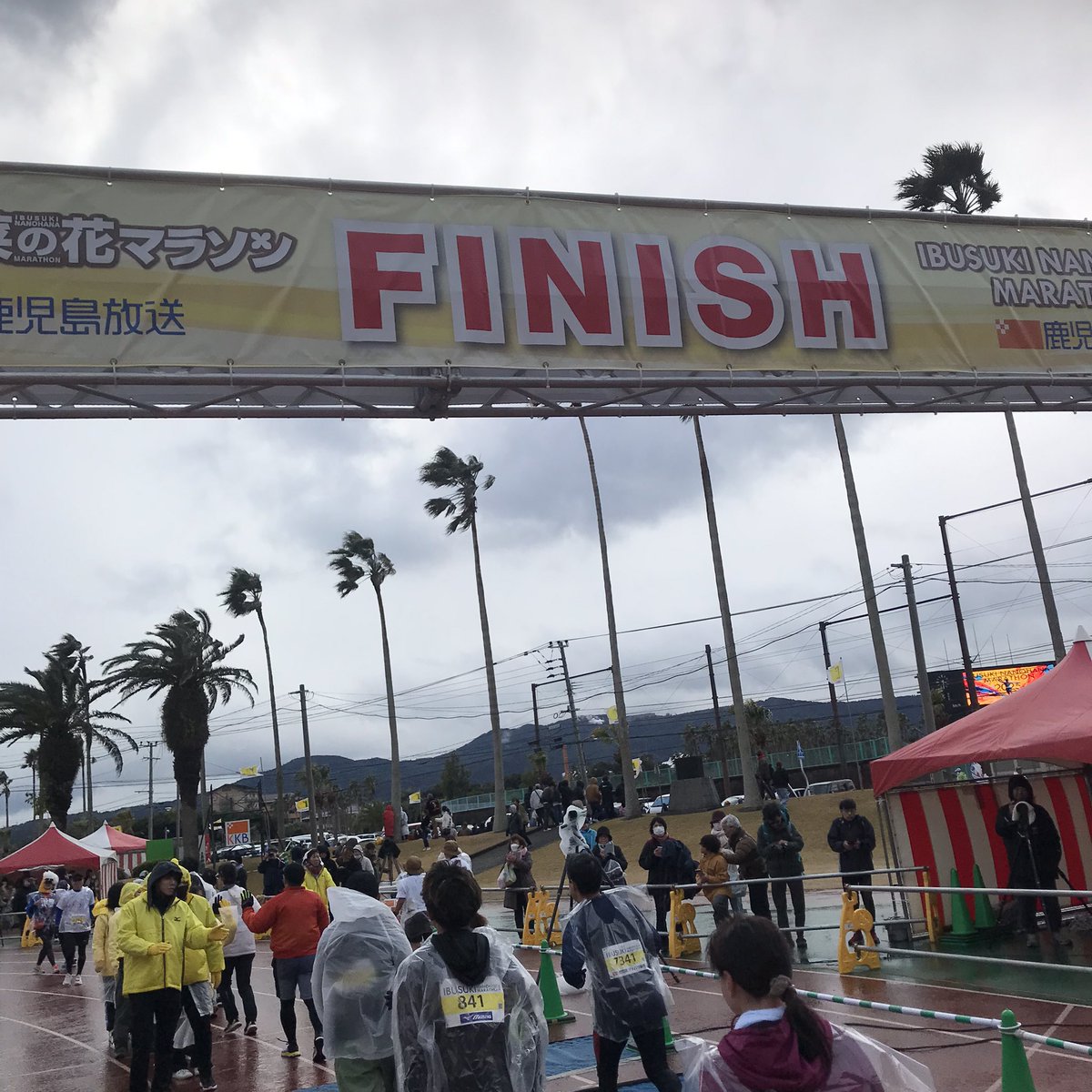 MUCCHY_com's tweet photo. 応援📣有難うございました🙇‍♂️
途中、雨風にあたり凍え足が止まり
最後5キロはほぼ徒歩😅でしたが
無事、完走できました☺️ https://t.co/bbjXwAGcHp