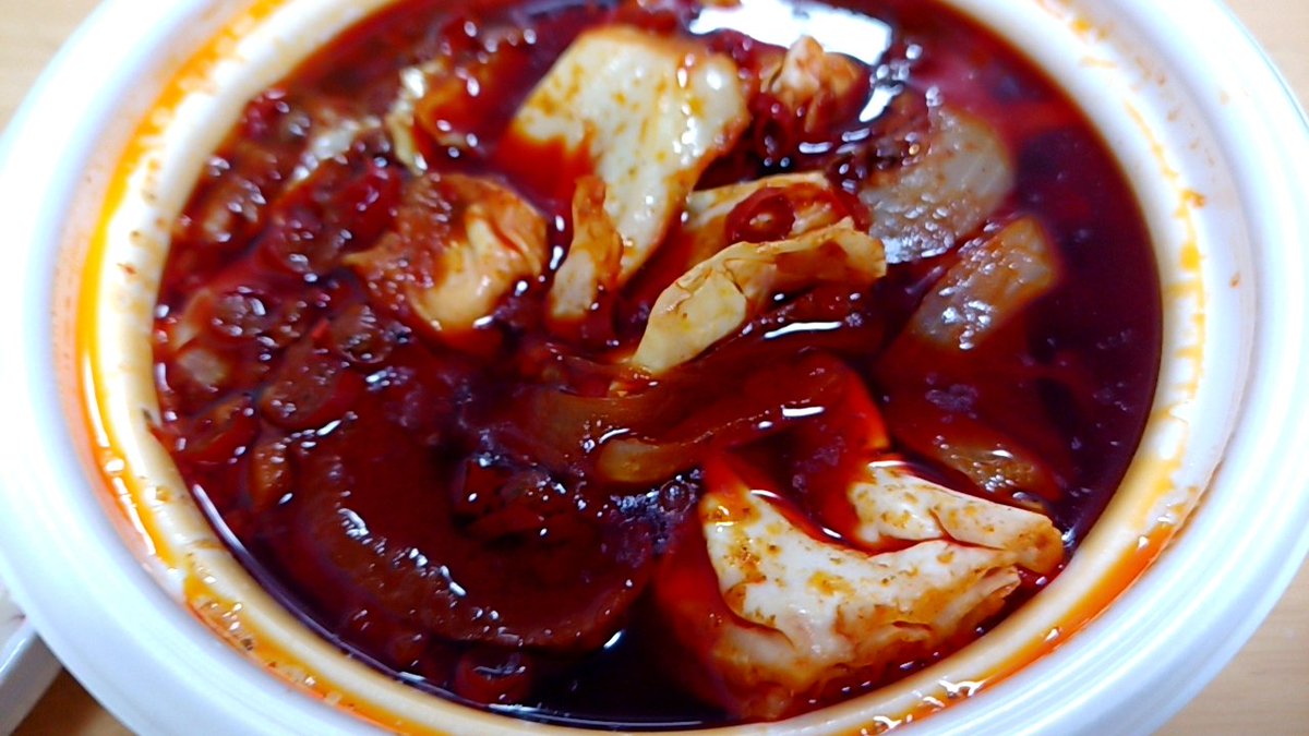 obuchi_'s tweet photo. #食べればわかるさ
#松屋の水煮牛肉 
食べました。こういう、食べる人間を選ぶ、とんでもない辛さのメニューは、私のような辛いもの好きに大ヒットする。万人受けは押さえつつこういうピンピン尖ったものを出すのはさすが。圧倒的に支持したい。但しめちゃくちゃ辛い。 https://t.co/0JzAlQstdR