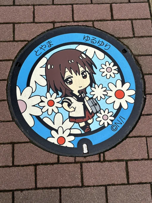やっと今さくひま以外のキャラクターのマンホール撮り終わった!一枚一枚可愛すぎる 