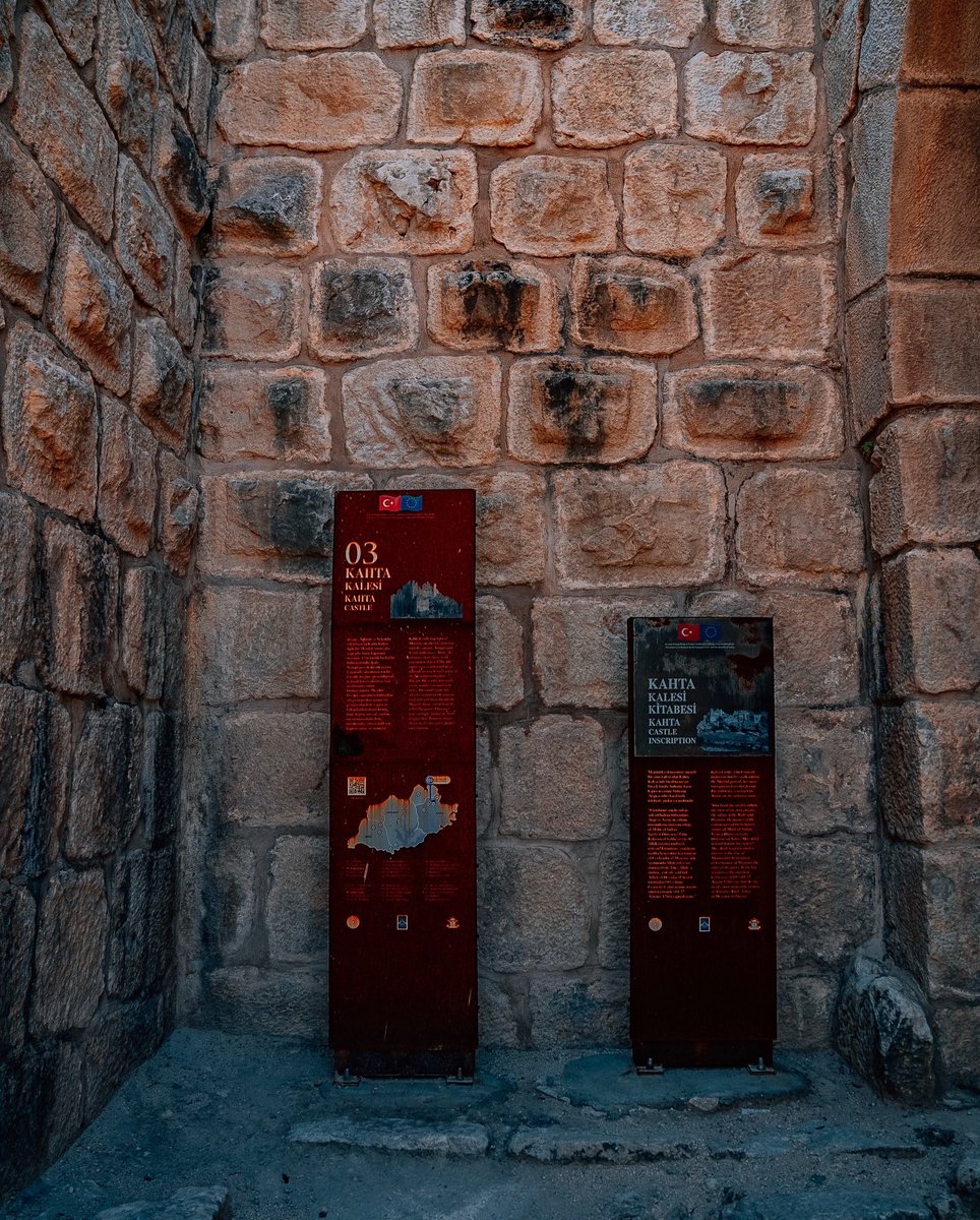 gezsen_tr's tweet photo. Kahta Kalesi: Kommagene Krallığı dönemine ait tarihî bir yapı.🏰

Sarnıçları, gizli geçitleri ve heybetli surlarıyla burası, zamana meydan okuyan bir yer.🤍✨

Her köşesi ayrı bir hikaye, her adımı bir fotoğraf karesi. Kahta Kalesi, hem tarihe hem ruhuna
dokunacak! 📸🙌🏻

#GezsenTR #Adıyaman #Türkiye #KahtaKalesi #Tarih