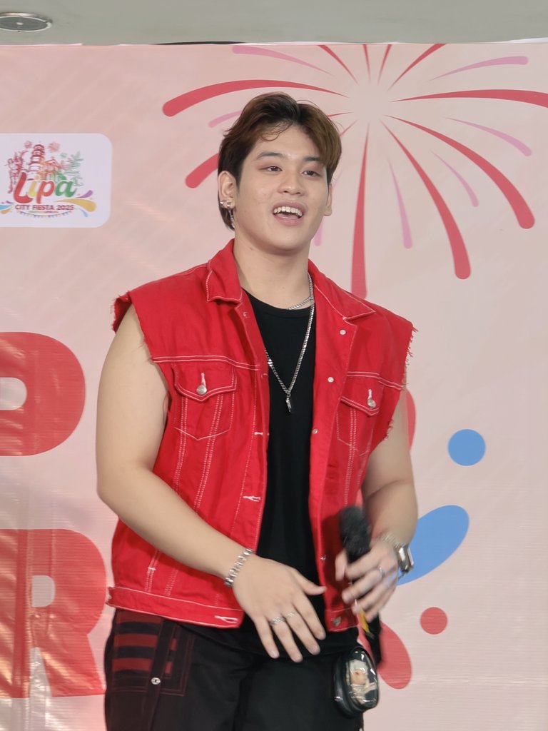 Josh Nubla ✨️

PPOP Concert at Robinsons Lipa
#EatPrayLoveLipa