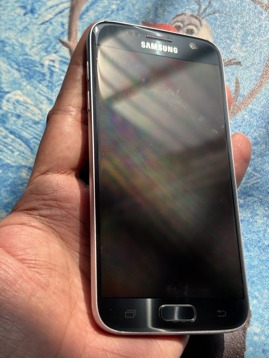 modibimal's tweet photo. Not the best but among the most durable phones that #Samsung made. Still serving since 2017. Never used screen guards. Love the simplicity and ergonomics of #GalaxyS7. https://t.co/AArmgmWpQv