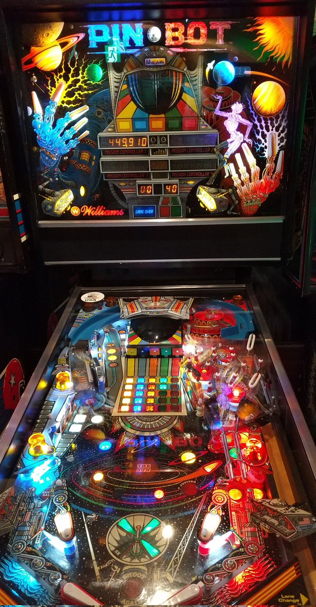 YugovicSuzuki's tweet photo. ナツゲーミカドのピンボールコーナーに新たな仲間入り。
#PINBOT
#ピンボール #PINBALL
#ナツゲーミカド https://t.co/e2FfUgDpWI