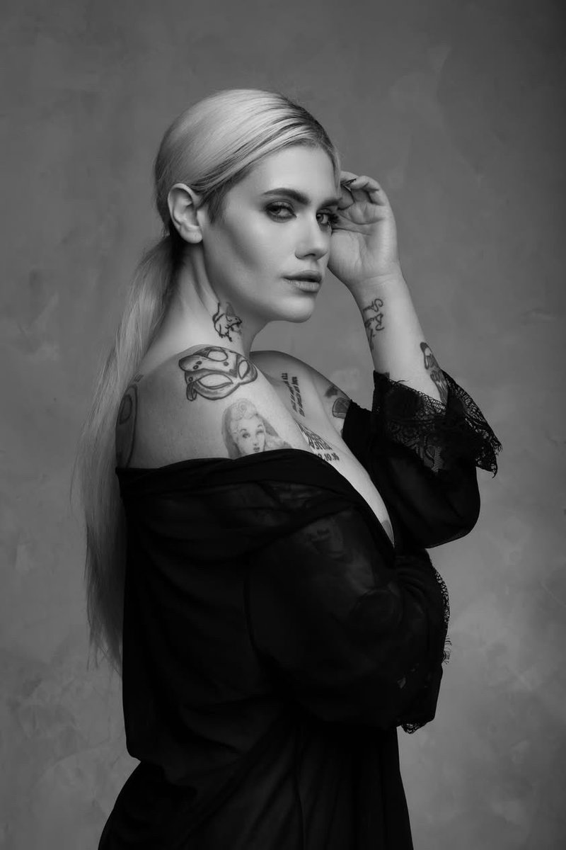 illyria_goddess's tweet photo. Have some shots from the incredibly talented @robertcampbellphotography aka @borroweroflight shot at @basement49
Assistant @Jonrobertphoto and mua myself @hellsbellemua
#studiophotography #perfectlighting #beauty #elegant #decollatage #blackandwhitephotography #altmodel https://t.co/TNWHPyIaJe