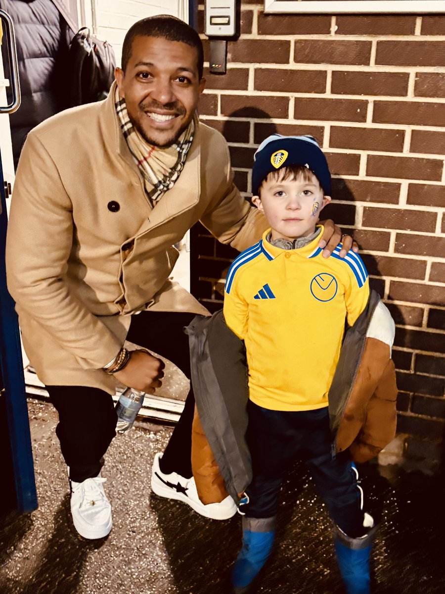 downslufc's tweet image. Still completely love 3rd round weekend. Great day out &amp;amp; meeting @jermainebecks83  with my lad was the icing on the cake. Buzzing. What. a. legend. Two legends 🤩