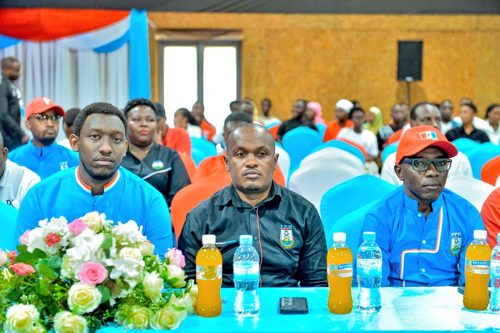 RPFyouthnyaru's tweet photo. 🔵⚪🔴Birimo kuba Urugaga rw'urubyiruko rushamikiye ku muryango @rpfinkotanyi mu karere ka Nyarugenge babyukiye mu gikorwa cy'amatora ku rwego rw'akarere,  igikorwa cyitabiriwe n'abayobozi b'umuryango RPF Inkotanyi ku rwego rw'akarere. https://t.co/58Gx2JmrIZ