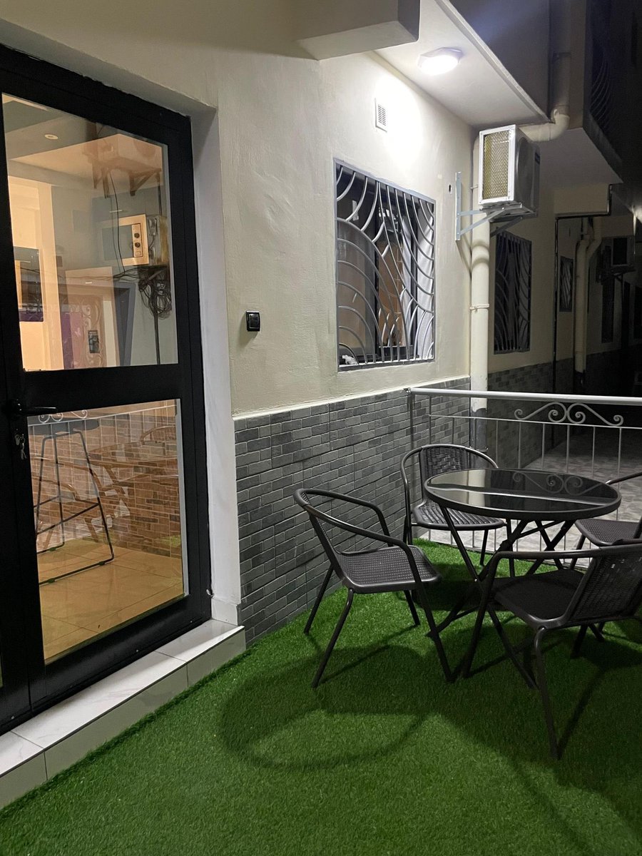 maillotrice237's tweet photo. Il y’a également les studios de luxe très confortable avec Wifi, canal+ ,groupe électrogène, climatisation etc. 

💵 20000fr la nuitée 

📍: Douala bonamoussadi 

☎️: +237 6 70 93 62 72 https://t.co/CmWcftXGny