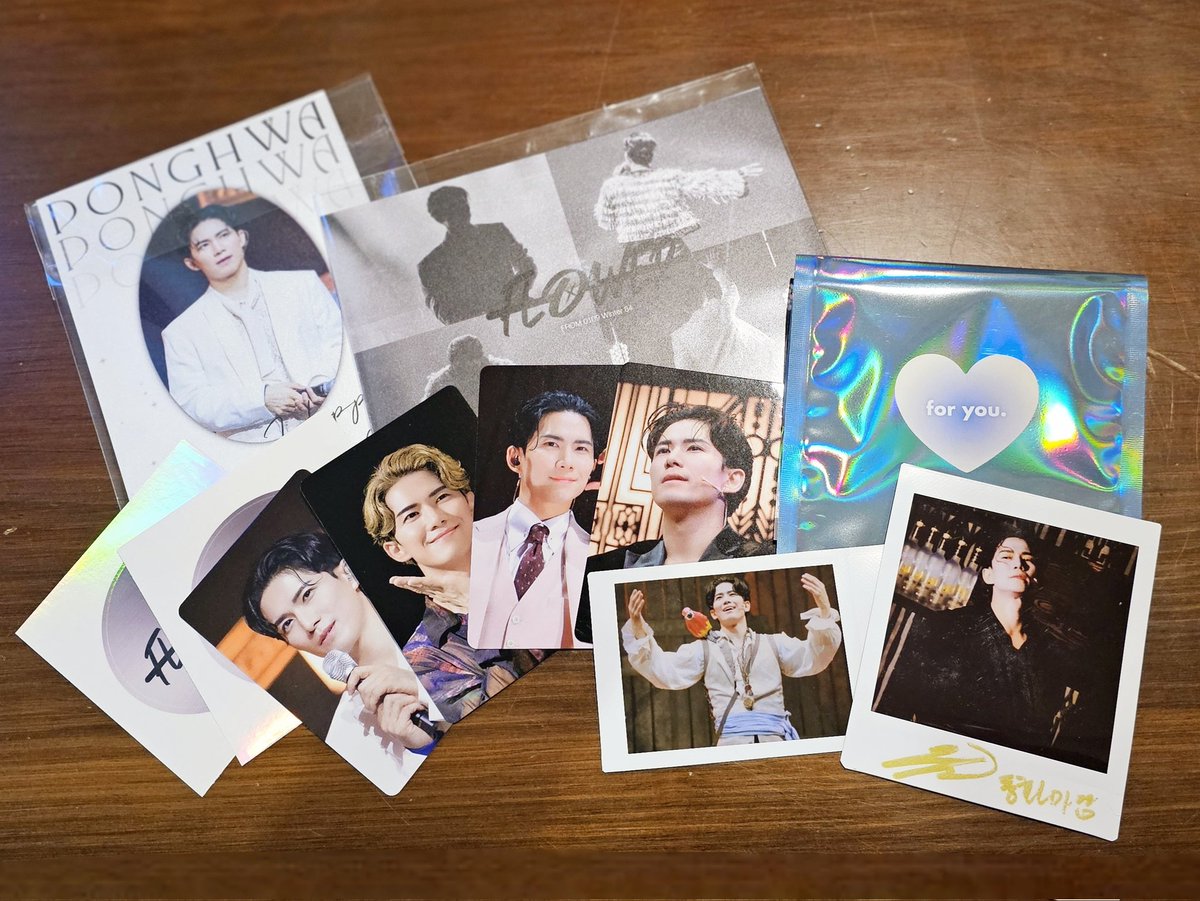 #TIME_TO_SAY_DONGHWA
#하나의_동화_생일에_마음을_담아  
#HAPPY_DONGHWA_DAY

인터미션!
애정듬뿍담긴 사진들로 가득한 아기자기한 공간❤️
자두에이드 지짜 맛있어요!!!