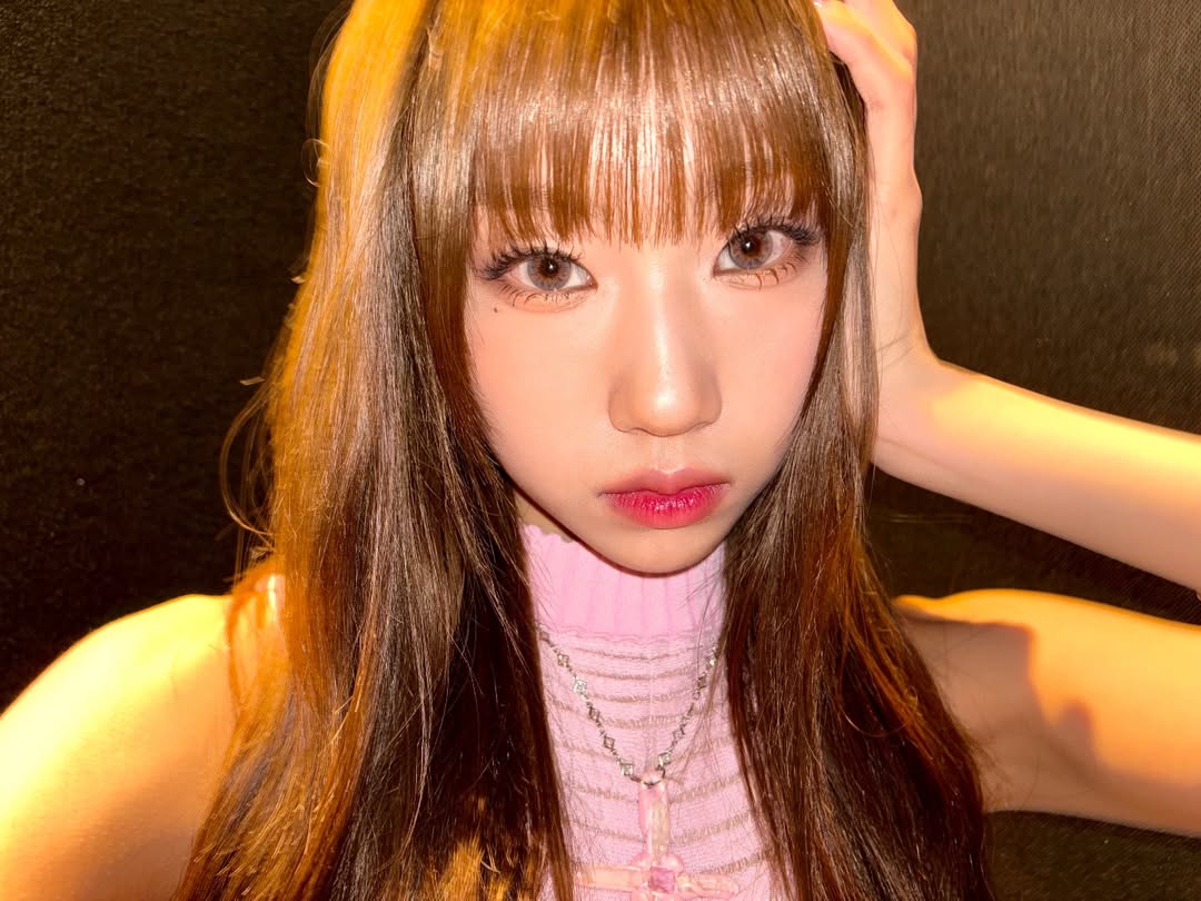 jeemintteok's tweet photo. jungeun's selca game is just too strong https://t.co/pn2oDjj6gE