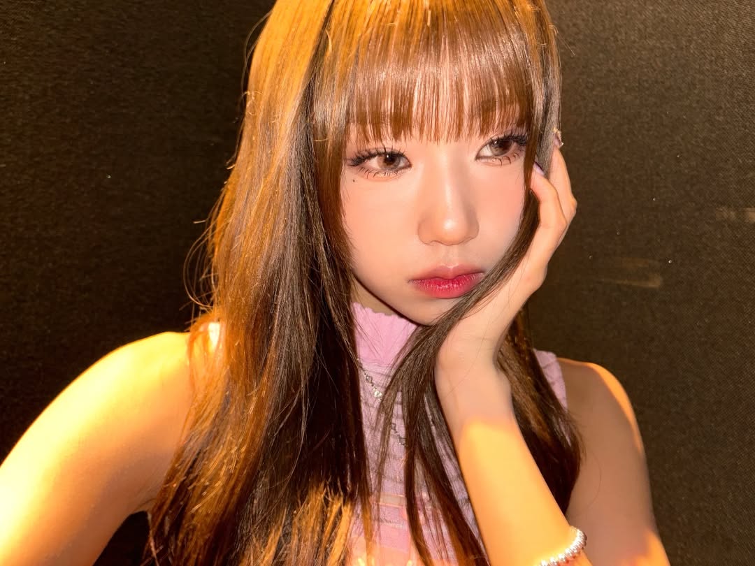 jeemintteok's tweet photo. jungeun's selca game is just too strong https://t.co/pn2oDjj6gE