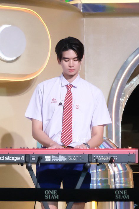 nkurtttt's tweet photo. น้องธีร์หล่อมากกกกกกกกกกกก
ไม่ใช่แคปชั่นนะ อันนี้ความในใจล้วนๆ พี่คิดแคปชั่นมาบรรยายความหล่อน้องธีร์ไม่ออกละ

FRIDAYBAND X SIAMCENTER
#SiamCenterxLovesick2024
#Fridayband #Ttheechulatt @Ttheechulatt https://t.co/M3aKXtGShK