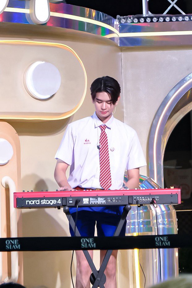 nkurtttt's tweet photo. น้องธีร์หล่อมากกกกกกกกกกกก
ไม่ใช่แคปชั่นนะ อันนี้ความในใจล้วนๆ พี่คิดแคปชั่นมาบรรยายความหล่อน้องธีร์ไม่ออกละ

FRIDAYBAND X SIAMCENTER
#SiamCenterxLovesick2024
#Fridayband #Ttheechulatt @Ttheechulatt https://t.co/M3aKXtGShK