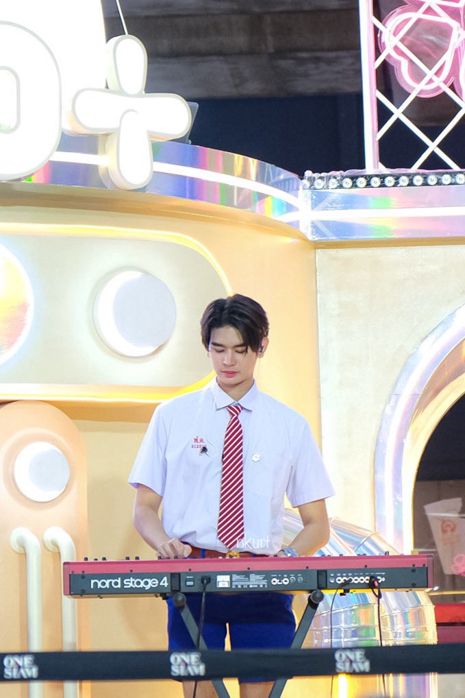 nkurtttt's tweet photo. น้องธีร์หล่อมากกกกกกกกกกกก
ไม่ใช่แคปชั่นนะ อันนี้ความในใจล้วนๆ พี่คิดแคปชั่นมาบรรยายความหล่อน้องธีร์ไม่ออกละ

FRIDAYBAND X SIAMCENTER
#SiamCenterxLovesick2024
#Fridayband #Ttheechulatt @Ttheechulatt https://t.co/M3aKXtGShK