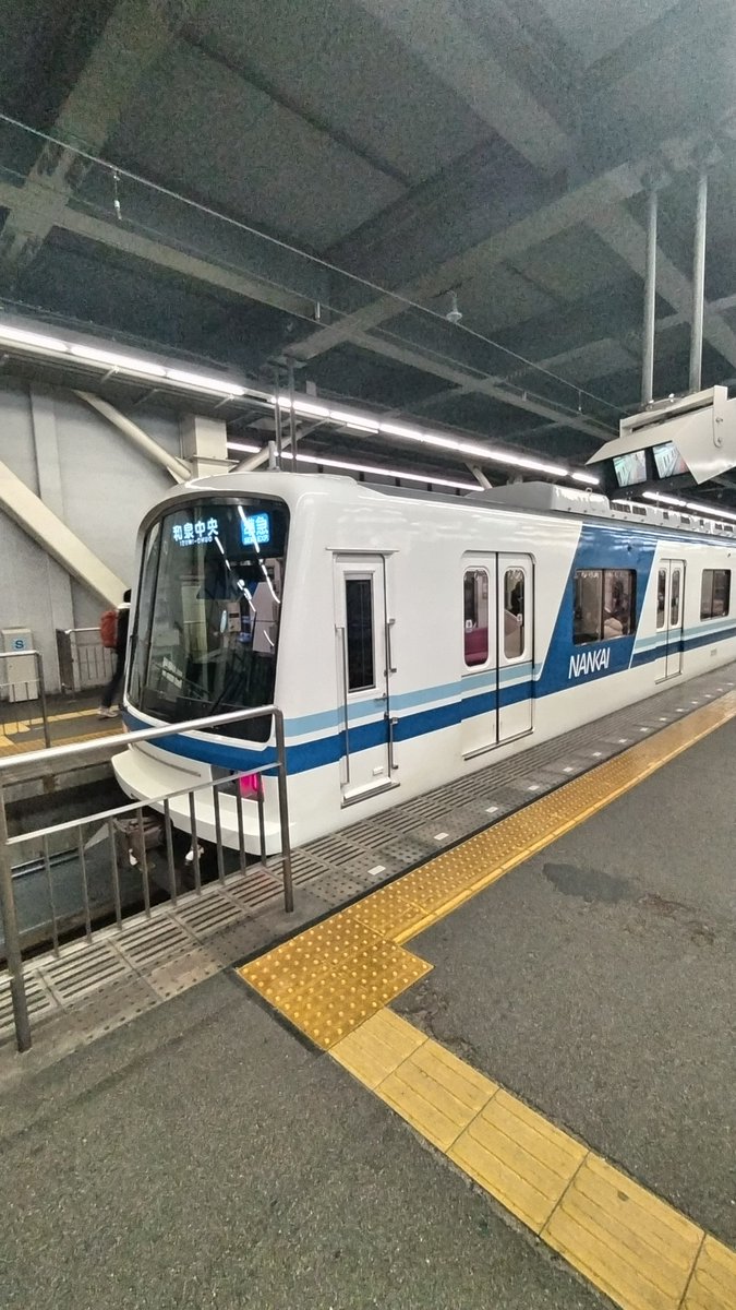 SToshio6's tweet photo. 泉北高速鉄道の車両にNANKAIのロゴが…
今日、初めて見たわ…

#泉北高速鉄道 
#南海電車
#NANKAI https://t.co/yeWD9wQrql