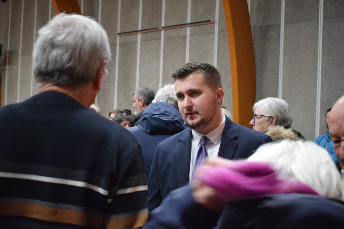 MrlMateo's tweet photo. Je tiens à adresser un immense merci à toutes celles et ceux qui étaient présents à l’occasion des vœux du Maire. Votre présence témoigne de l'attachement et de l’engagement de notre belle commune. 🙂

#VœuxDuMaire #Limons #Projets2025 #Solidarité #AmbianceFestive https://t.co/l9fOEB26Lg