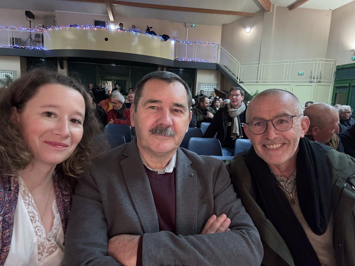 Florelle84's tweet photo. Ce vendredi c’était les vœux de #beaumesdevenise qui se sont clos par une belle Marseillaise!
Un merci à Jérôme Bouletin pour son accueil et une bonne année à tous les balméens marquée par les 100 ans des appellations #AOC !
#MaProvence
#traditions
#voeux2025
#antidryjanuary https://t.co/yO5MtlA2JN