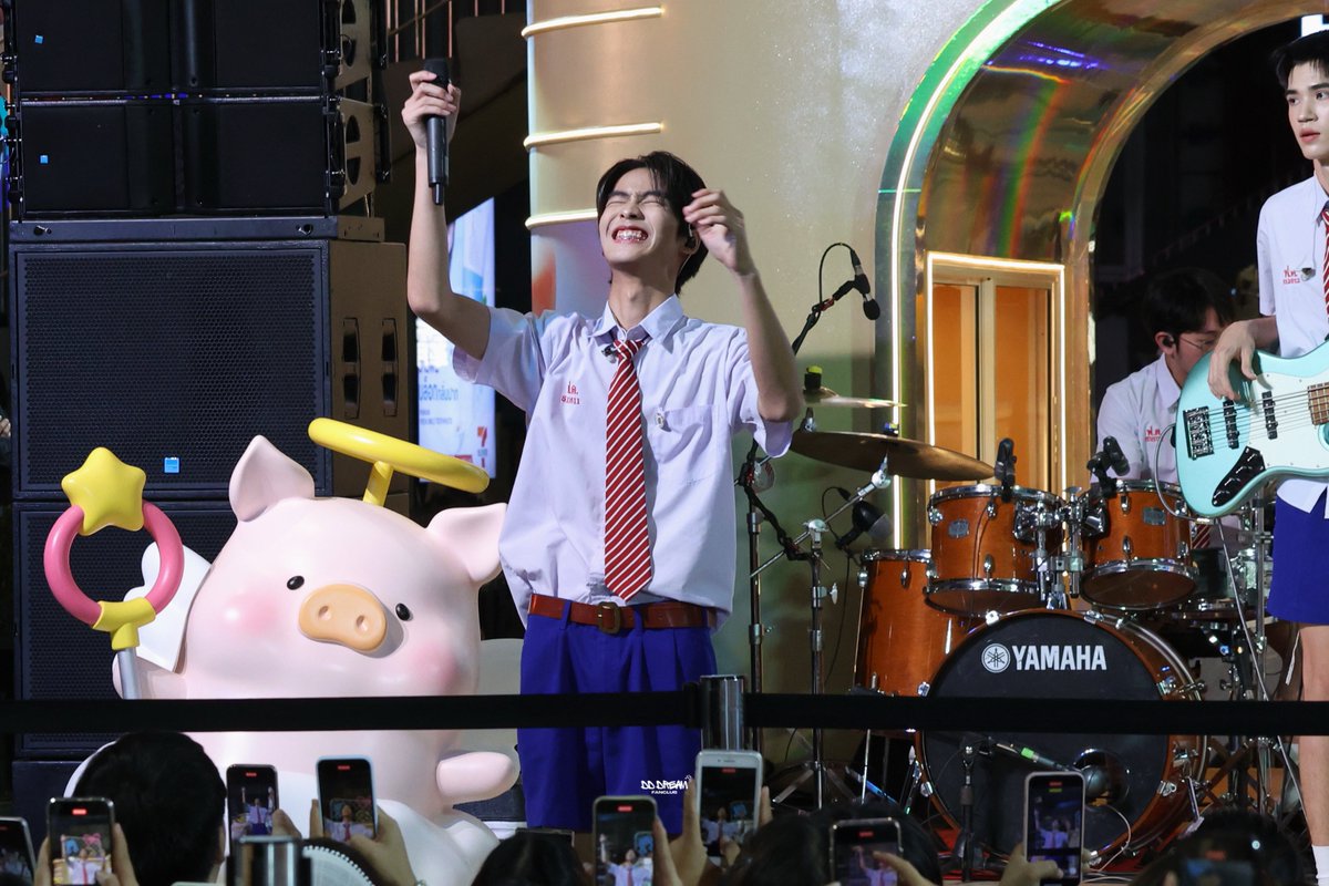 dddreamfanclub's tweet photo. ขอบคุณทาง @siam_center ที่เชิญ @ddadreame และ Friday Band ไปร่วมแสดงมินิคอนเสิร์ตเปิดพื้นที่โชว์ของสำหรับ ศิลปินรุ่นใหม่ New Gen ต้อนรับวันเด็ก

FRIDAYBAND X SIAMCENTER

#ddadreame 
#fridayband #siamcenter 
#SiamCenterxLovesick2024
#FriendofSiamCenter https://t.co/6GDmH0NWLb