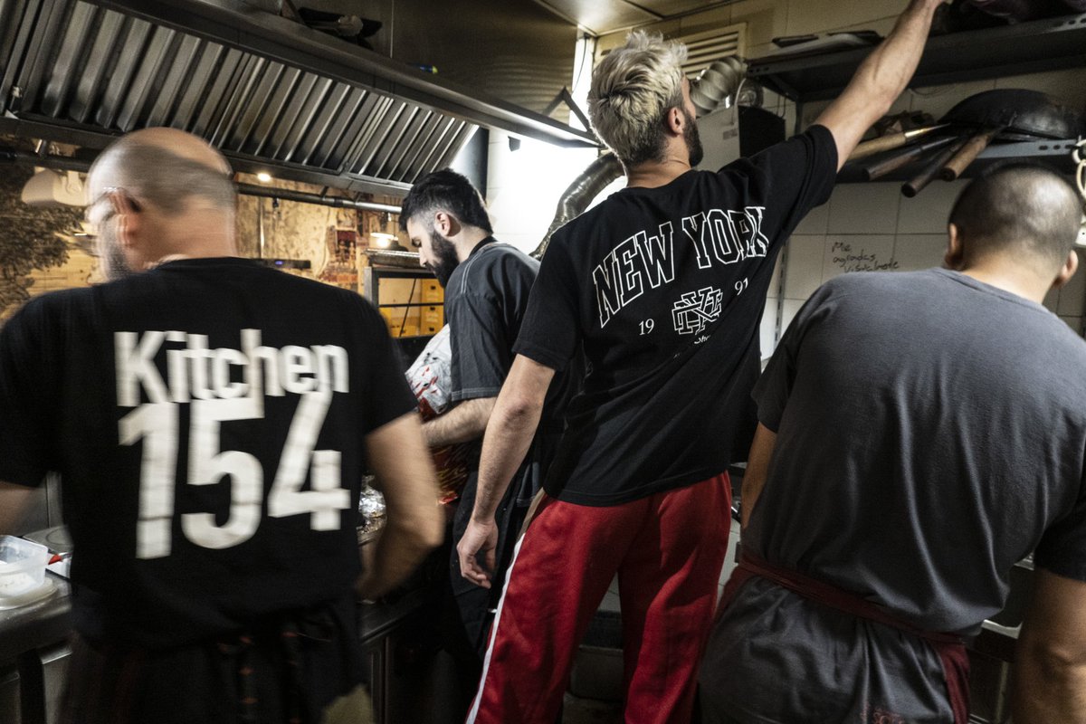 En Conde se están cociendo cosas nuevas. Hay al menos un plato que se va a ir y otro que va a entrar. O pensabais que la carta iba a ser para siempre. 

Hoy estamos cerrados y mañana también, pero para ir haciendo boca. 

👉🏻Abrimos los tres garitos de martes a sábado.