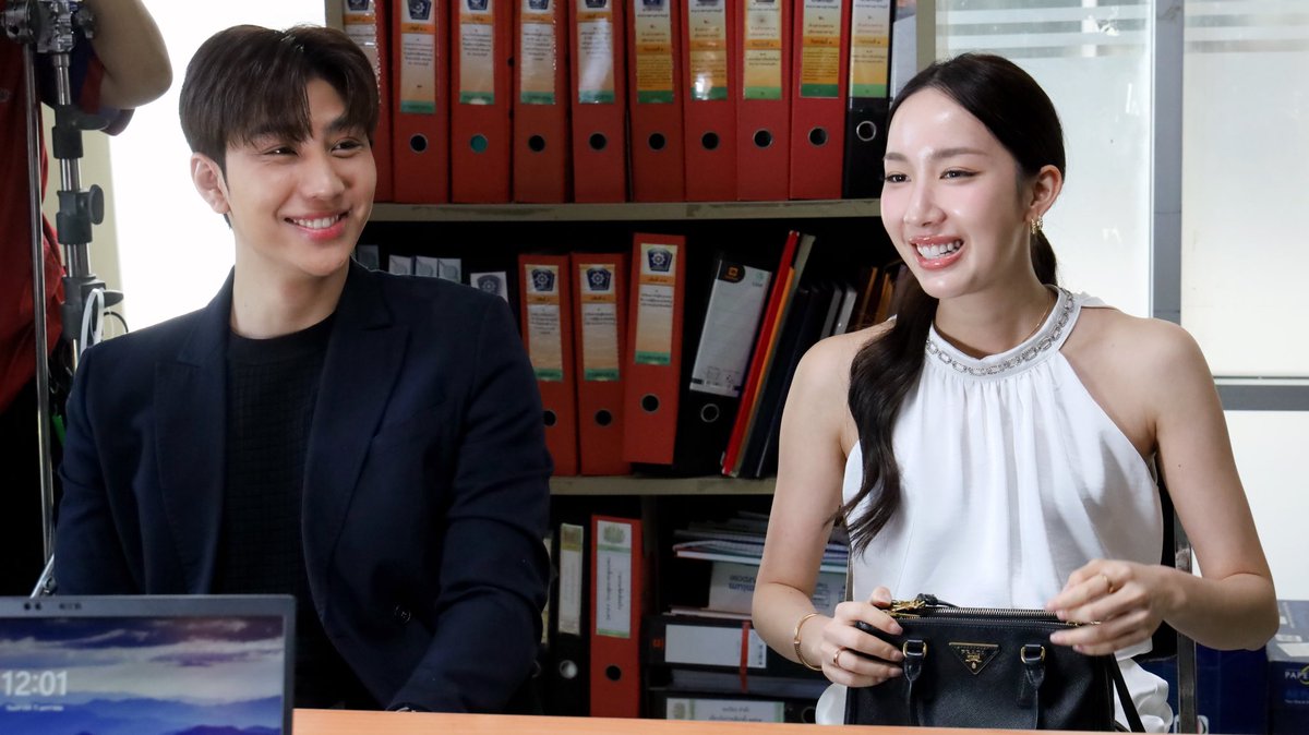 HideAndSisTH's tweet photo. กองนี้ มีแต่รอยยิ้ม 😁

น้องสาวหายนะ
#hideandsis
#gmmtv https://t.co/rjQ6HcWMkZ