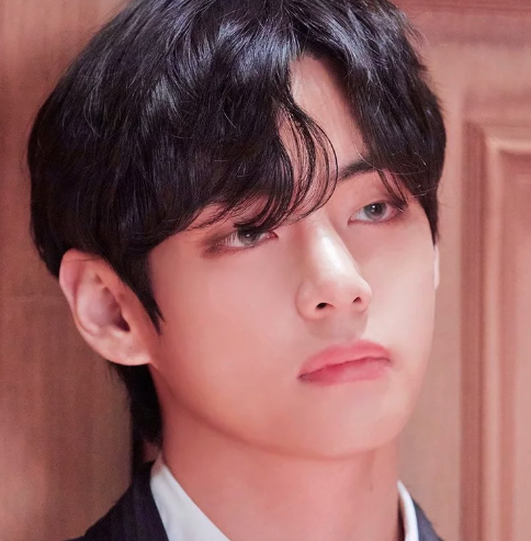 AboutMusicYT's tweet photo. Taehyung announces a new project, Rêvé, out February 3rd. https://t.co/zzVKc0Xobs