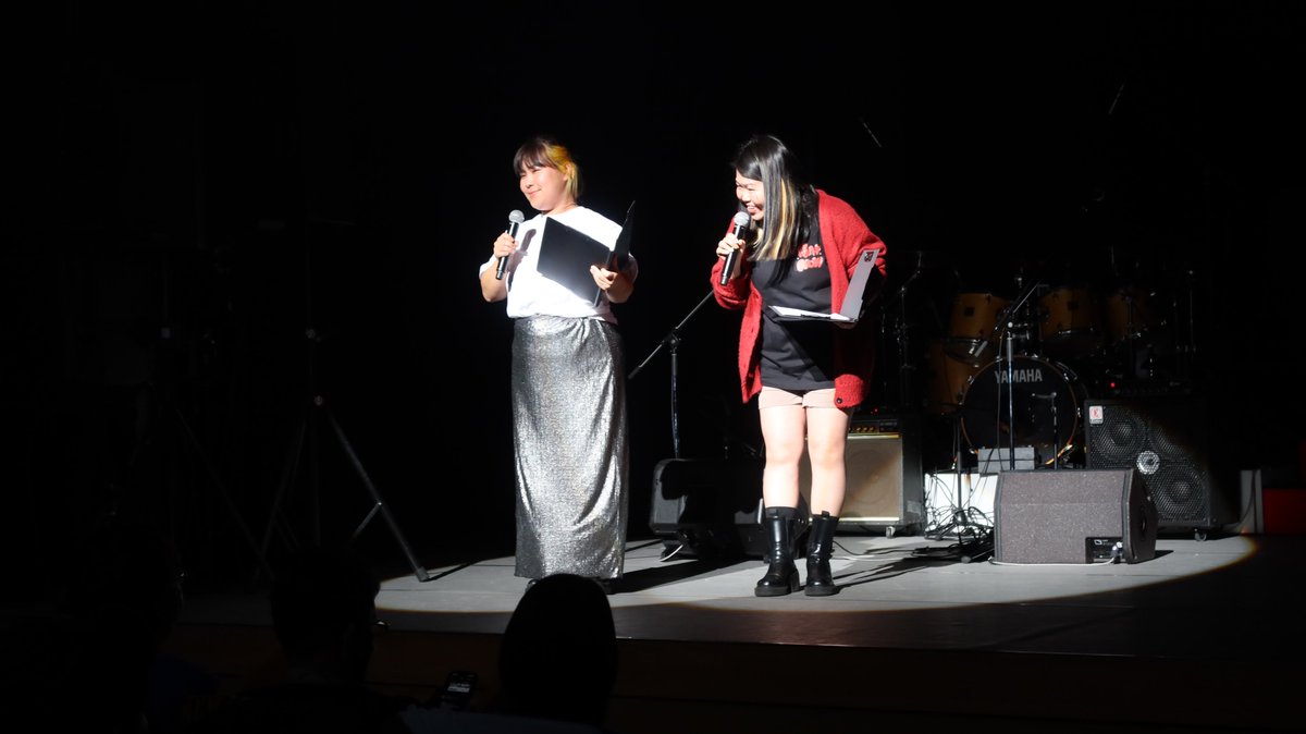 minashita's tweet photo. 園田有由美20周年ライブ〜You are the light〜 第2部より。
オープニングトークより、ばた子さんとぱんださん😊
納得の人選安定のトークさすがです👏👏
#ばた子
#NORIPANDA
#園田有由美20周年 https://t.co/LPhD9u40Yt