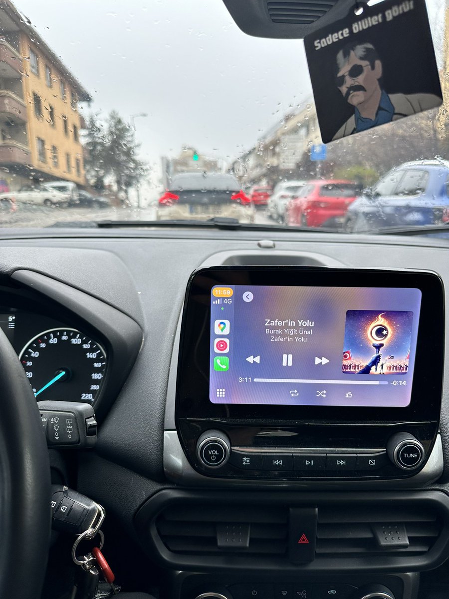 Bir kış klasiği olan soğuk ve kasvetli başkent manzarasında, yolumuzu aydınlatan ve içimizi ısıtan bir şarkı olmuş.
Zafer Partisi Mamak İlçe Teşkilat Başkan Yardımcısı @_Burakunal_ ‘ın çalıp söylediği bu türküyü, kendini Bozkurt olarak tanımlayan herkesin dinlemesini öneriyorum.