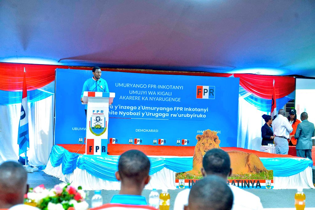 RPFyouthnyaru's tweet photo. Mu ijambo ry'ikaze umuyobozi w'urugaga rw'urubyiruko rushamikiye ku muryango @rpfinkotanyi yifurije umwaka mushya wa 2025 urubyiruko ndetse abasaba kubahiriza amategeko n'amabwiriza agenga amatora. https://t.co/FZUD2LqmHW