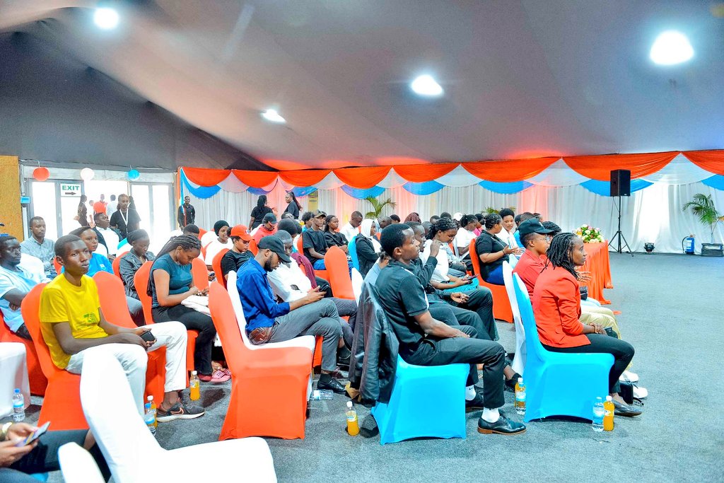 RPFyouthnyaru's tweet photo. Mu ijambo ry'ikaze umuyobozi w'urugaga rw'urubyiruko rushamikiye ku muryango @rpfinkotanyi yifurije umwaka mushya wa 2025 urubyiruko ndetse abasaba kubahiriza amategeko n'amabwiriza agenga amatora. https://t.co/FZUD2LqmHW