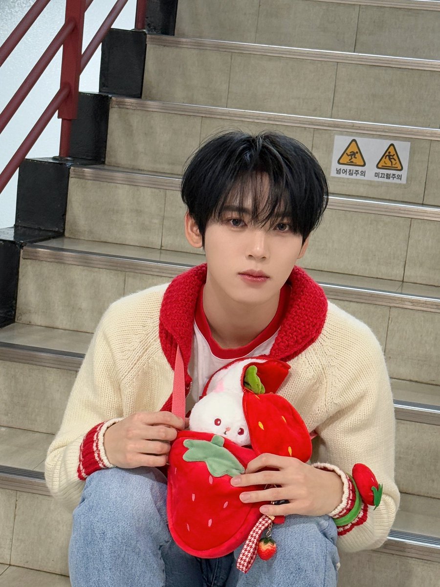 hambokzpics's tweet photo. PpodolMC of the day 🍓🐰

Beautiful Sunday With MC Han Yujin 
#PpodolMCIsBack 
#HANYUJIN #한유진 https://t.co/C0cEOaeEwz