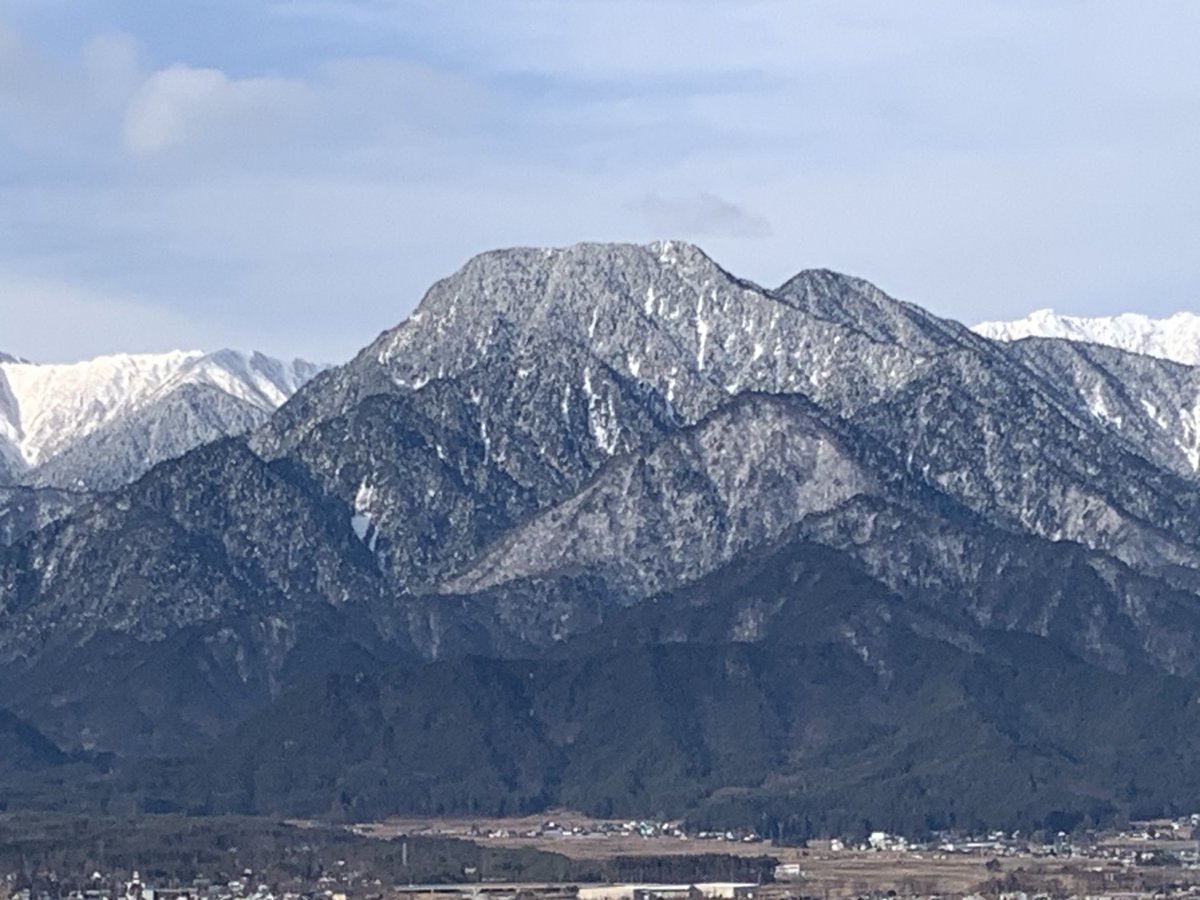 FHMvFD5ICYEB89R's tweet photo. 今日の北アルプス
常念岳、燕岳が真っ白！ https://t.co/xV5w6CgJaQ
