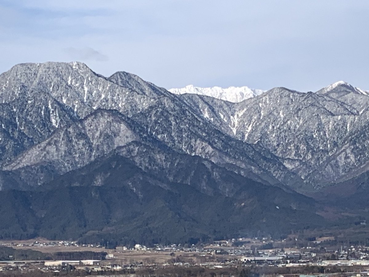 FHMvFD5ICYEB89R's tweet photo. 今日の北アルプス
常念岳、燕岳が真っ白！ https://t.co/xV5w6CgJaQ