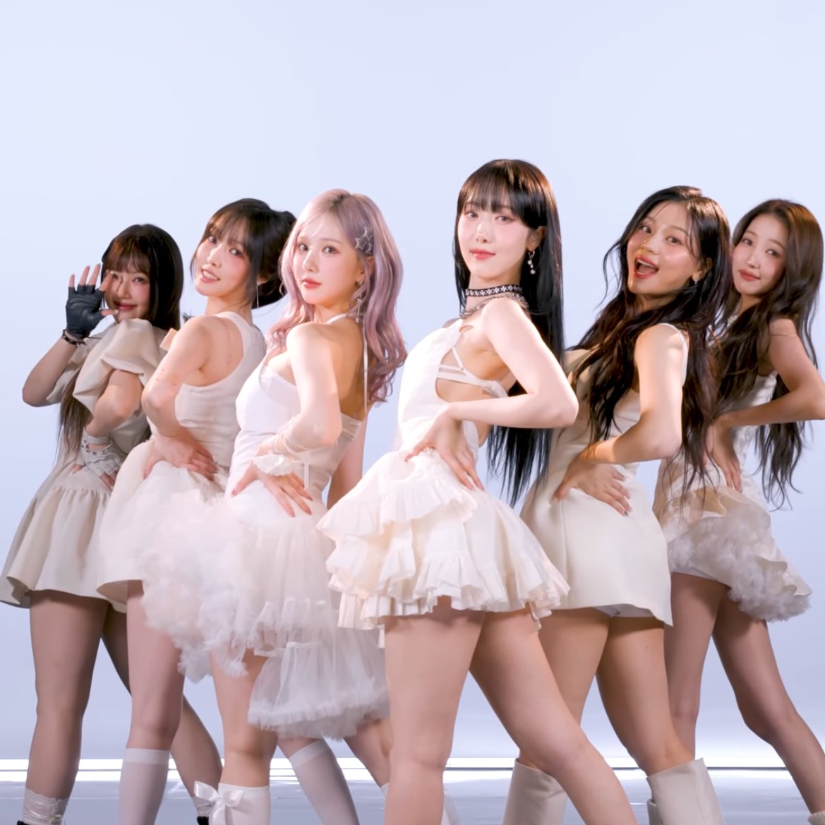 ehloml's tweet photo. I haven't stanning any other groups since 2016 because of these girls and why would I ?🥹💖 https://t.co/xLiAih4Yrc