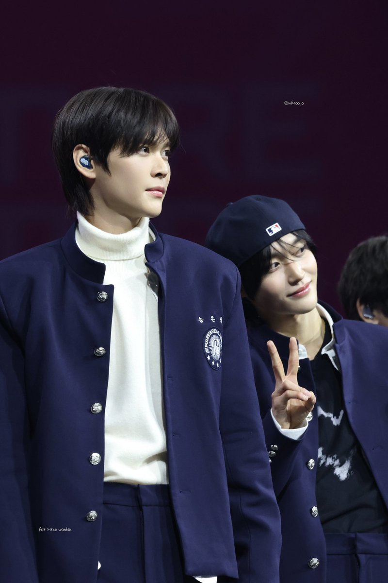 250111 smtown 🪨🐈‍⬛🤏🏻

#라이즈 #RIIZE
#은석 #EUNSEOK 
#원빈 #WONBIN