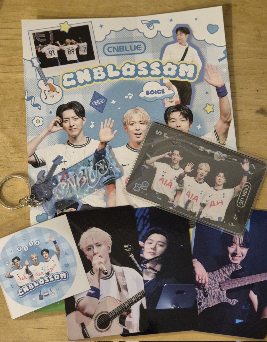아기자기 너무 귀엽게꾸며져있었던 <a href="/cnblossom_15th/">CNBL✿SS✿M</a> 💐 
자세히 보면 이런 사진도 있어서ㅋㅋㅋㅋ하나하나 보는 재미도 있었음 그 안의 모든 공간을 꾸며두시고 옛날 굿즈도 다 있어서 거의 박물관,, 씨엔뮤지엄 하셔도 됨 오랜 사랑이란게 너무 대단한거야..🫶🏻 #CNBLUE_15th_Anniversary