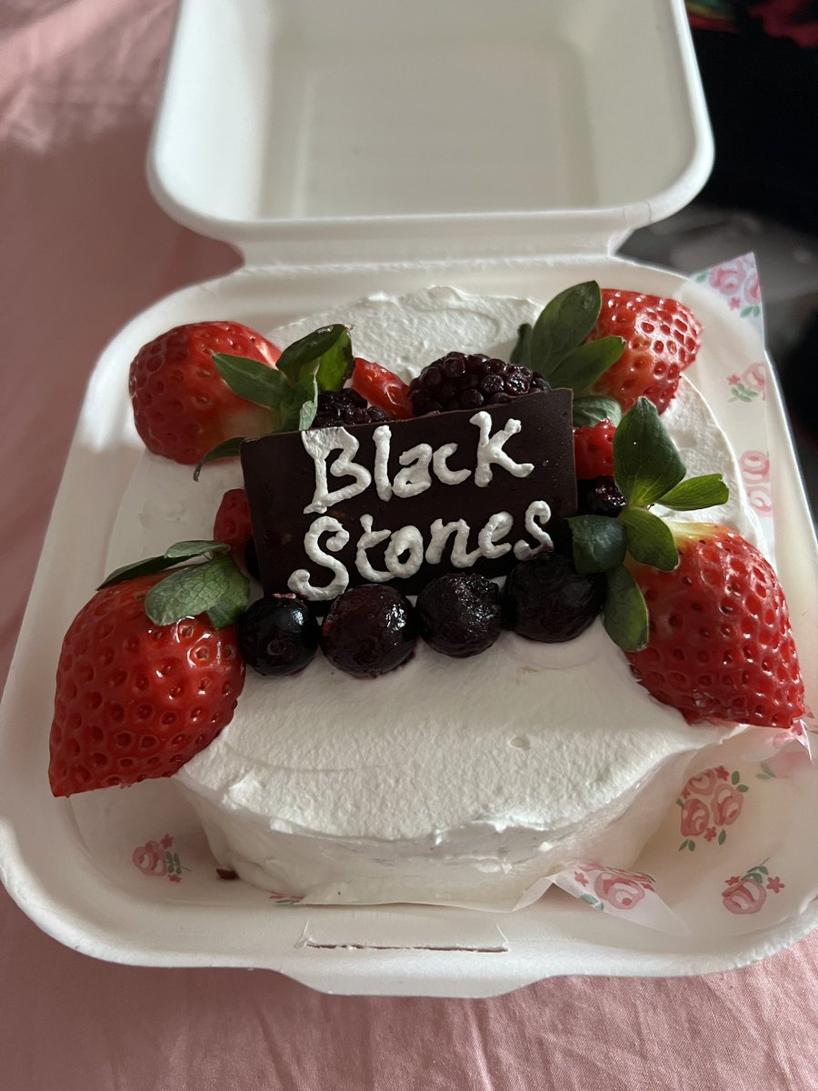 _uncvnny's tweet image. Nana cupcakes and bento cake from @ShonenSweets 🥰🖤