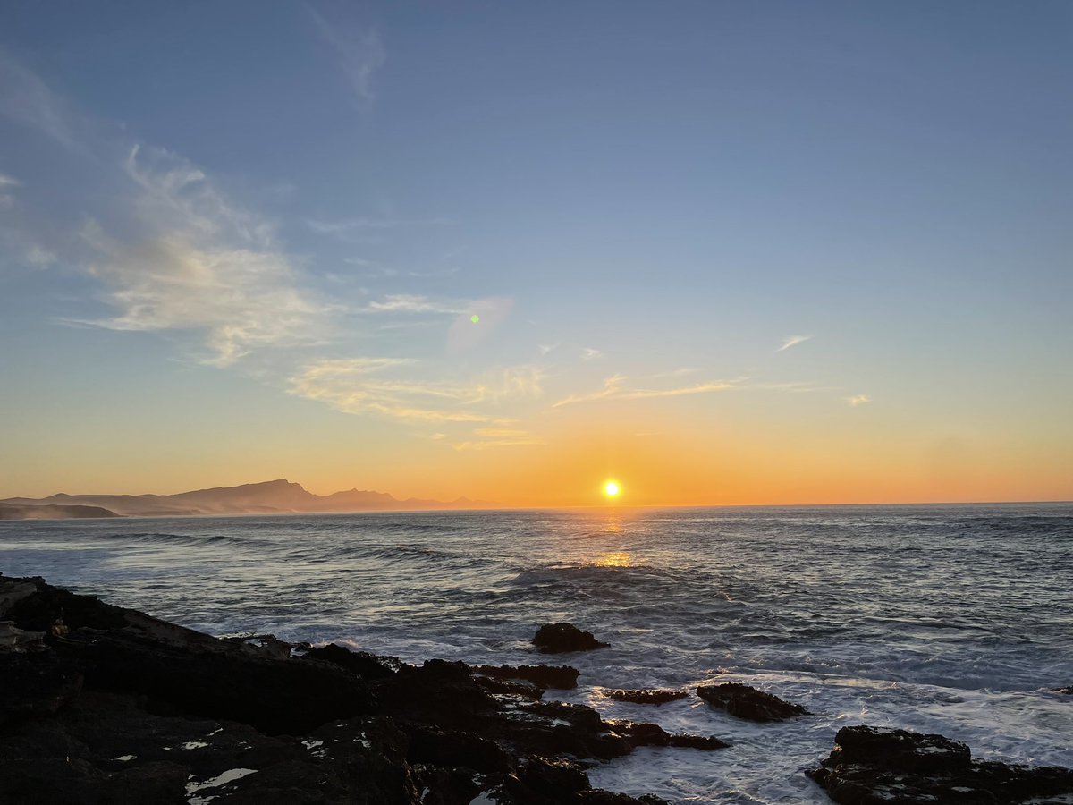 Gestern habe ich den schönsten Sonnenuntergang meines Lebens gesehen. 

Jede Beschreibung, jedes Foto wird ihm nicht gerecht, aber… 🥰🥰🥰