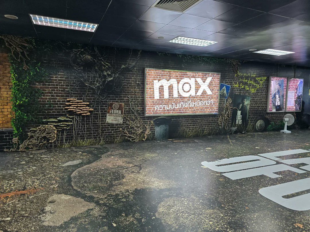 PlayVerso's tweet photo. The Last of Us en el metro de Bangkok.

betivan (Reddit).
https://t.co/u6mlO4ySrT

#TheLastOfUs https://t.co/ac3rpJzfbq