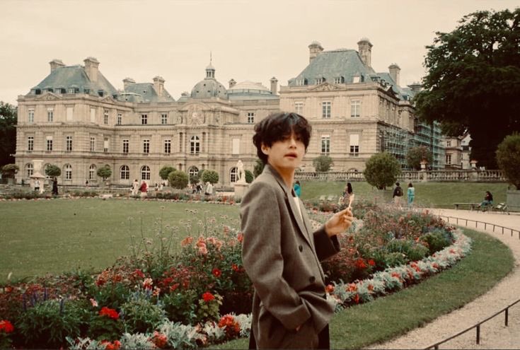Taehyungimpact's tweet photo. RÊVÉ BY V IS COMING https://t.co/jO7YzmAk6E