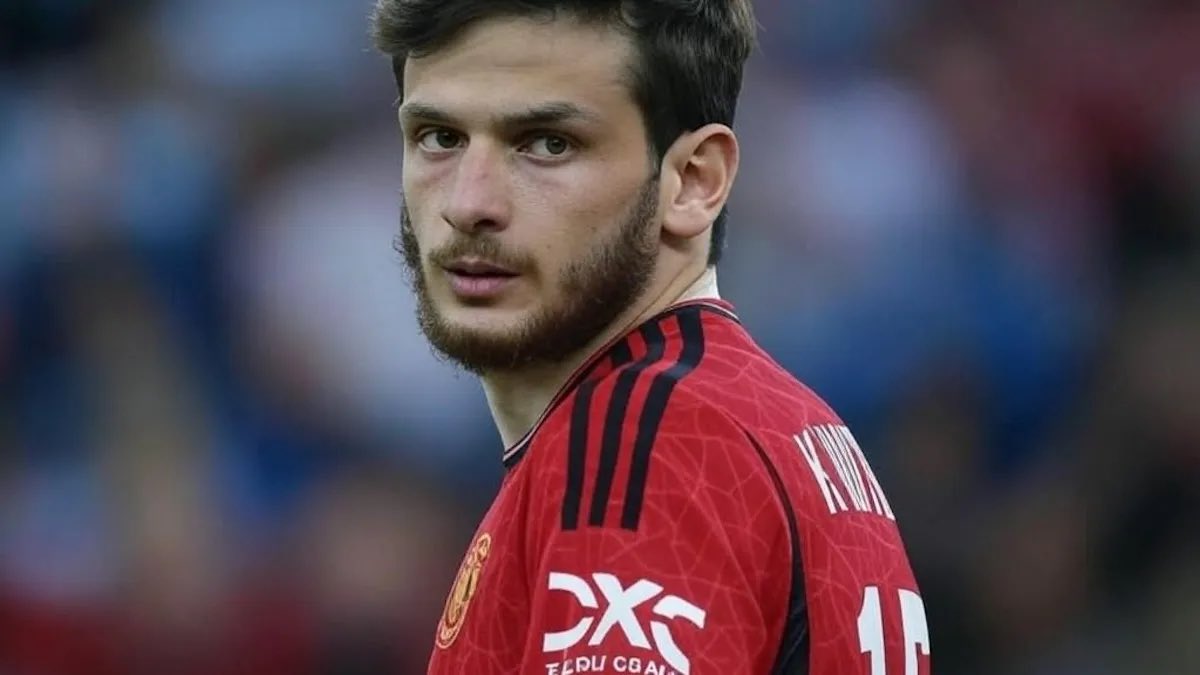 Dericktheledge's tweet image. I had two football related dreams when I was a child:

🇬🇪 to qualify for a major tournament ✅

Georgian footballer to play for Manchester United 🚫

I would be the happiest man alive if both dreams came true in 6 months time. Make it happen @ManUtd I beg you!