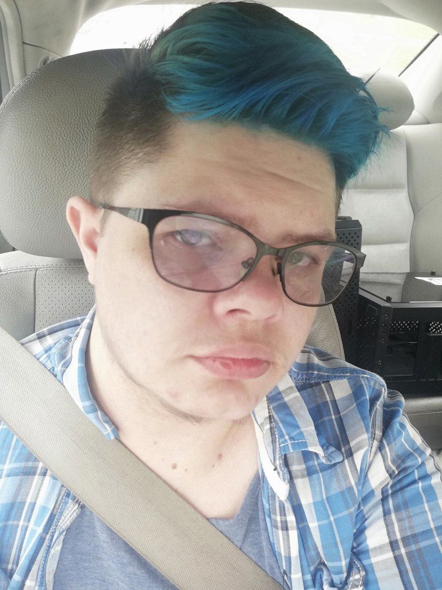 Shys_Alley's tweet photo. 6 months pre HRT Vs 1 ½ on T. https://t.co/98UDO5KxzZ