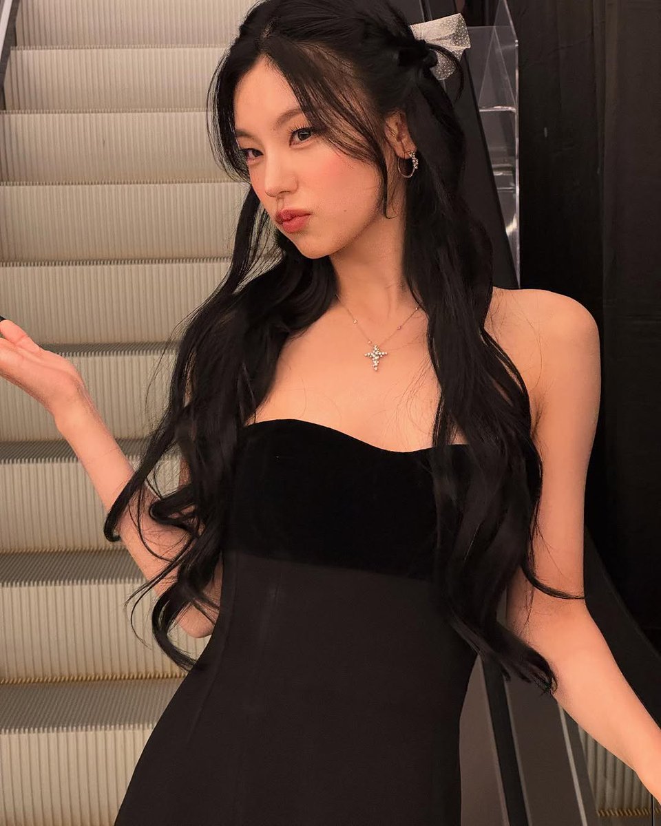 yejigallery's tweet photo. #YEJI yezyizhere instagram update https://t.co/wVQOuuozqA