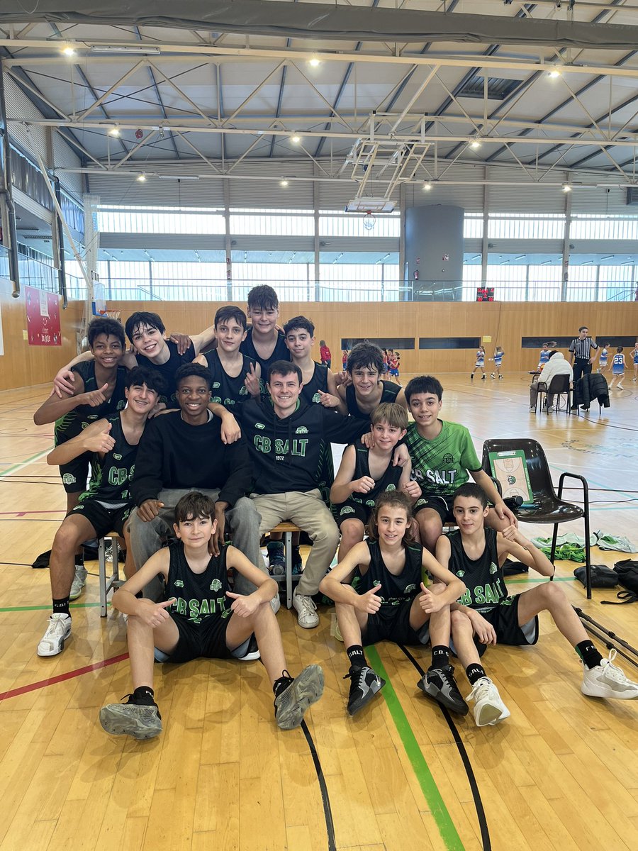 GuillemAlba011's tweet photo. Tornar a competir amb els primers partits de l’any al costat dels meus jugadors… Quina sort que tinc i que bé que treballem! Seguim sumant! #JORDANS #JUNIORINTER Som-hi Salt! 💚🖤 @cbsalt https://t.co/wQAeZYBRrN