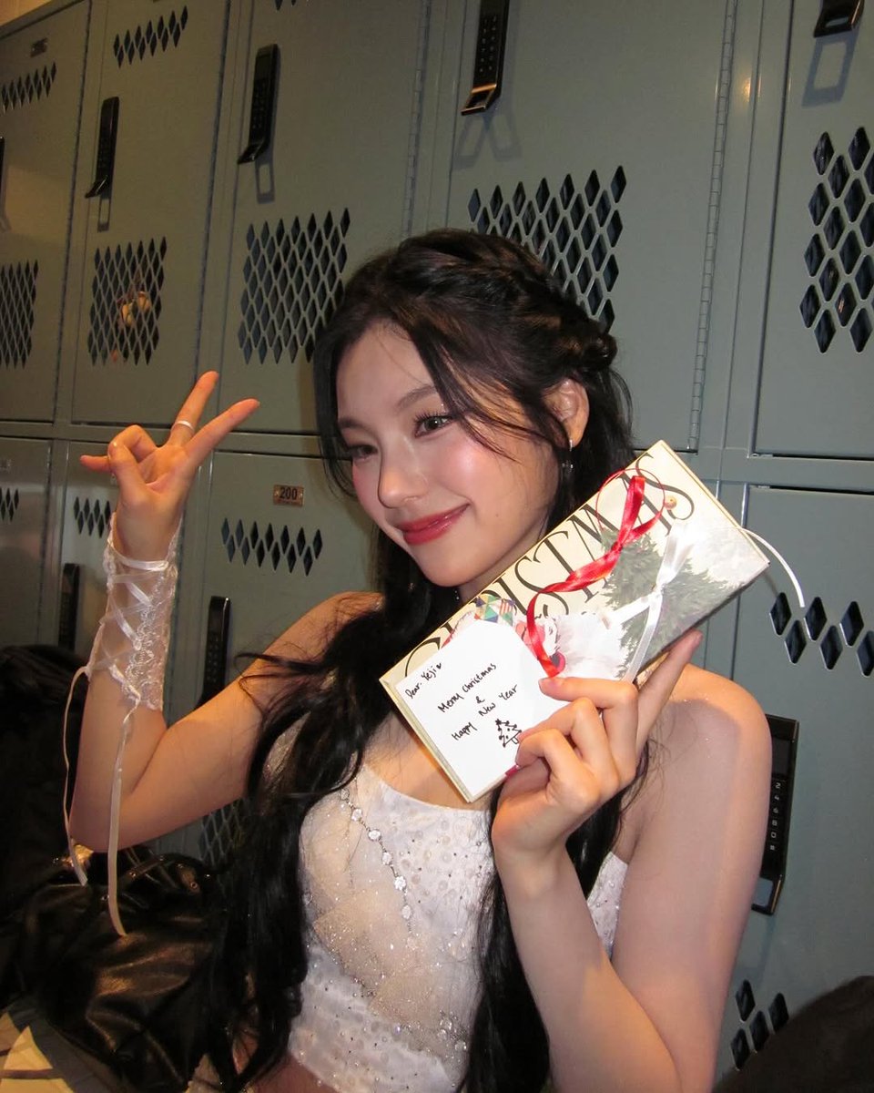 #YEJI yezyizhere instagram update